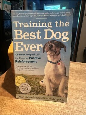 Training the Best Dog Ever – Positive Reinforcement Dog Training Book (Blue)